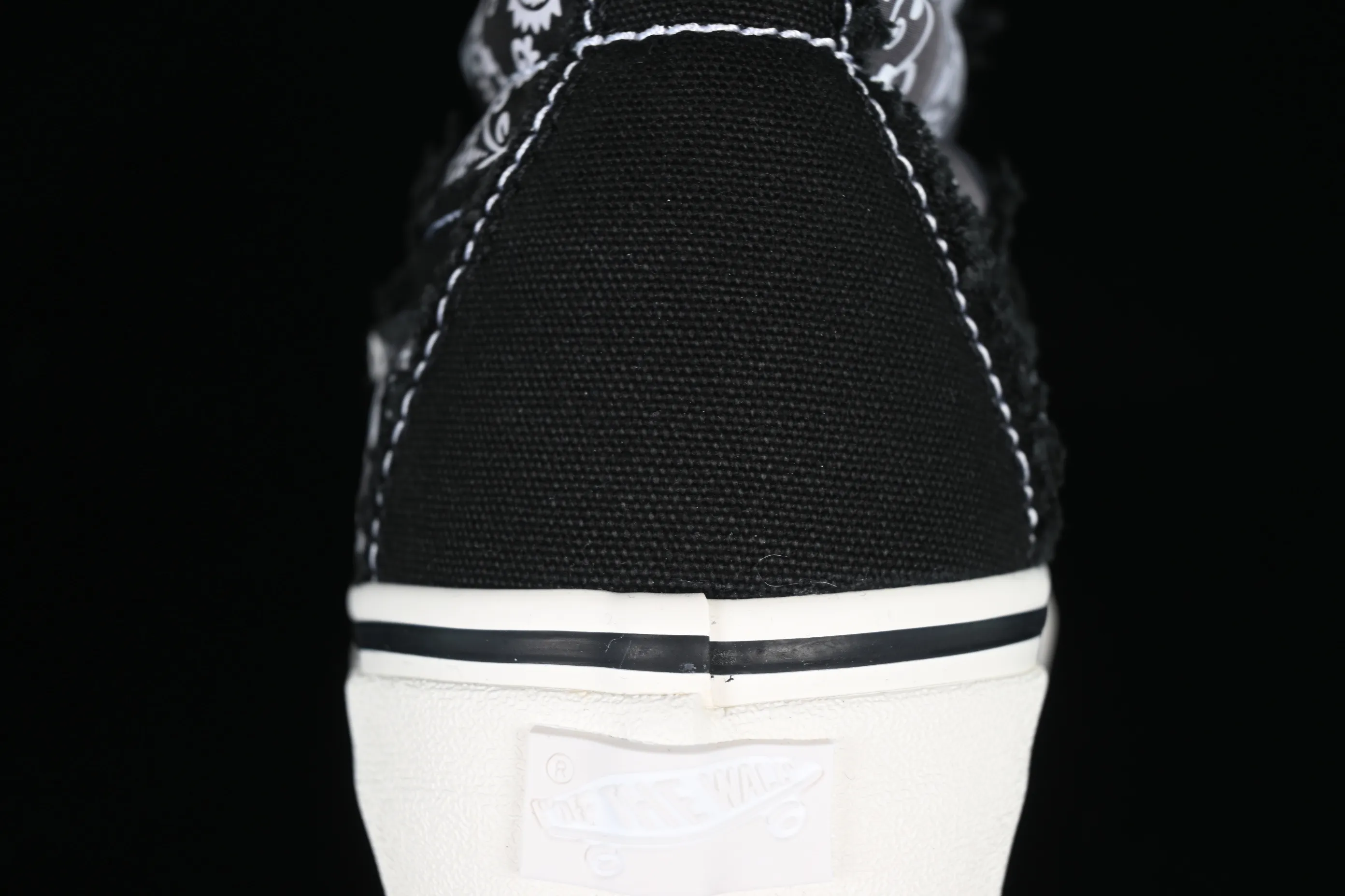 All categories Vans Vans series Vans Hi Vans high-top Vault by Vans x Invincible joint series high-top casual sneakers VN000CDDBP6